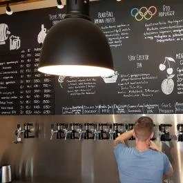 Serház - Kézműves Sörök Boltja, Biatorbágy - Belső