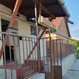 Sorompó büfé, Füzesabony - Külső kép