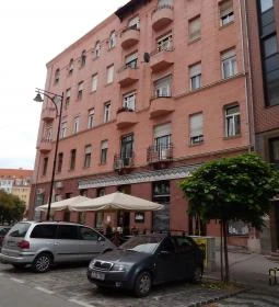 Stelázsi Kávézó, Étterem & Borbár