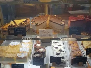 Süti, Nem Süti Vecsés