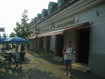 Szent Korona Cukrászda Soltvadkert