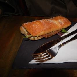 á table! - Arany János utca, Budapest - Étel/ital