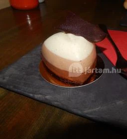 á table! - Arany János utca