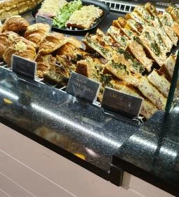 á table! - MOM Park