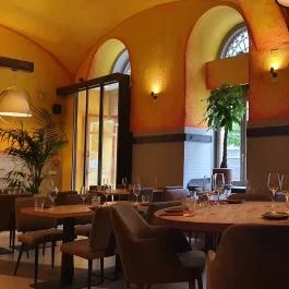 Tapassio, Budapest - Belső