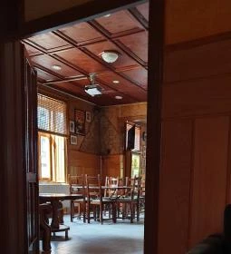 Taverna Söröző & Pizzéria