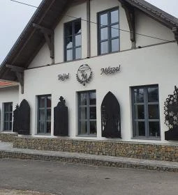 Tejjel Mézzel Étterem