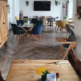 Tejjel Mézzel Étterem, Göncruszka - Egyéb