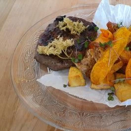 Tejjel Mézzel Étterem, Göncruszka - Egyéb