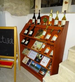 Tokaji Borbarátnők Borboltja