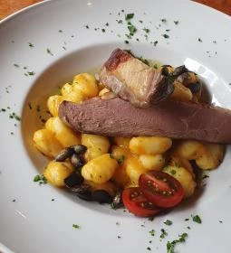 Tölgyfa Étterem & Pub