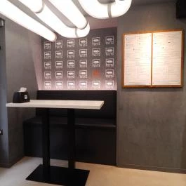 TöLTő Bar & Grill, Budapest - Belső