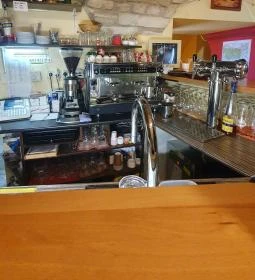 Tramini Borozó-Kávézó