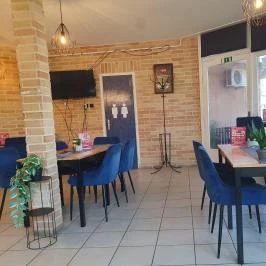 Tres Cafe & Bar, Paks - Egyéb