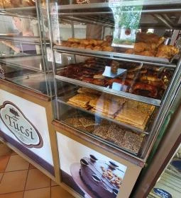 Tücsi-Süti Cukrászda