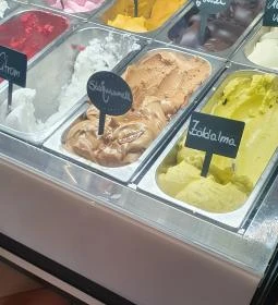 Tücsi-Süti Cukrászda