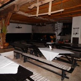 Udvarház Étterem , Bánd - Belső