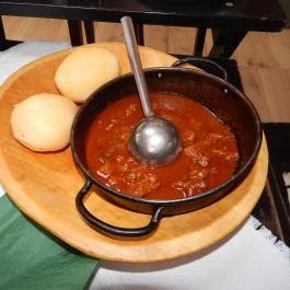 Udvarház Étterem , Bánd - Étel/ital