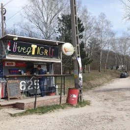 Üvegtigris Büfé, Tinnye - Egyéb