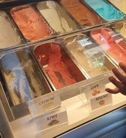 Vági Józsi cukrászda