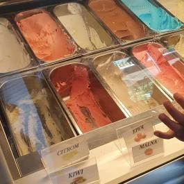 Vági Józsi cukrászda, Göd - Egyéb