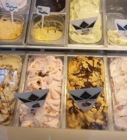 Valdocco Budakalász Fagylaltozó & Cukrászda