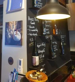 Válibor Vinotéka & Presszó