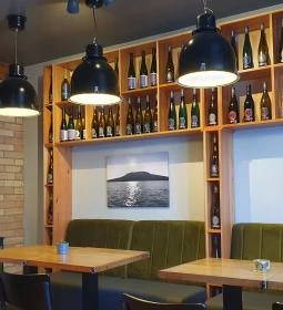 Válibor Vinotéka & Presszó