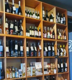 Válibor Vinotéka & Presszó