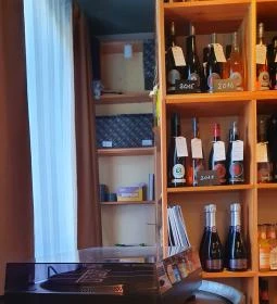 Válibor Vinotéka & Presszó