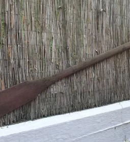 Vasmacska Halsütöde