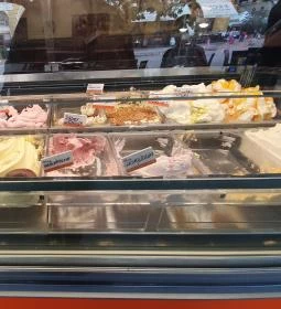 Virág Cukrászda & Kávézó