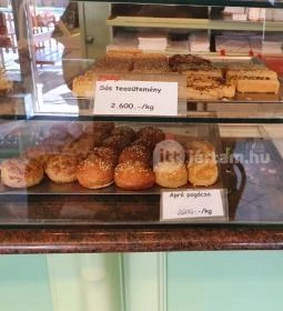 Vörös-Szekfű Cukrászda & Étterem-Pizzéria