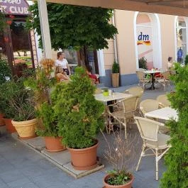 Vörösmarty Cukrászda Székesfehérvár - Külső kép