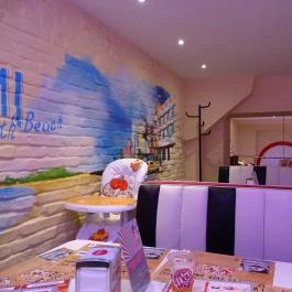 WOW American Retro Diner Budapest - Belső