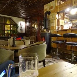 Zöld Pecsét Kávézó és Borbár, Eger - Belső