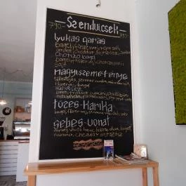 Zuzmó Kamra & Kert, Eger - Belső