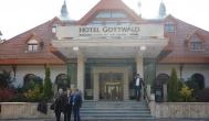 Gottwald Hotel étterme Tata - Külső kép