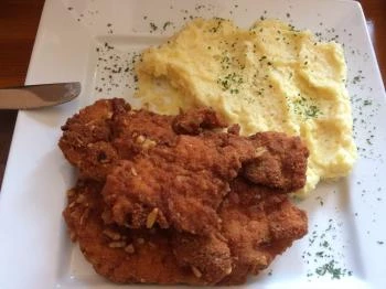 Retro Étterem & Pub Paks