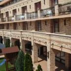 Hotel Kapitány Superior Wellness Sümeg - Medence/kert