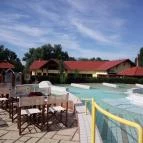 Parton Hotel Tiszakécske - Medence/kert