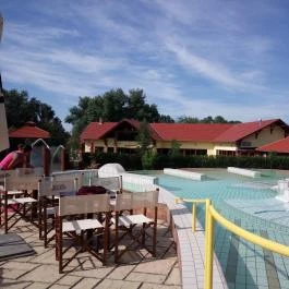 Parton Hotel, Tiszakécske - Medence/kert