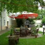 Asztrik Panzió Kalocsa - Medence/kert