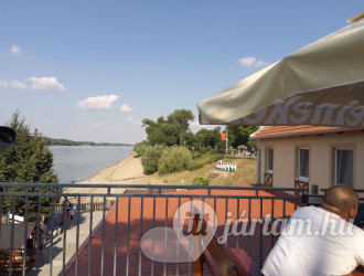 Gödör Büfé, Gönyű