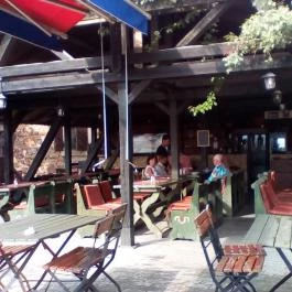 Öreg Sváb Étterem, Üröm - Külső kép