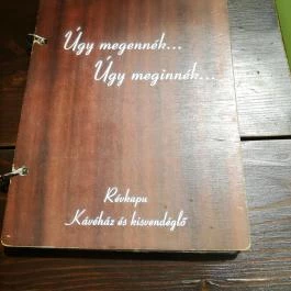 Révkapu Kávéház, Vác - Belső