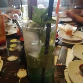 Wasabi Running Sushi & Wok Restaurant - Szépvölgyi út, Budapest - Étel/ital