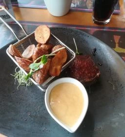 Móló Restaurant & Café