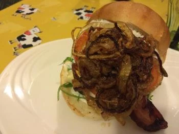 Komló és Tehén Budaörs