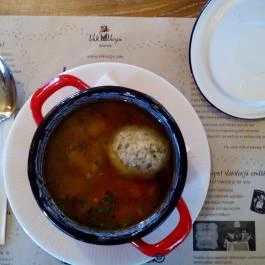 Vakvarjú Csónakház Budapest - Étel/ital